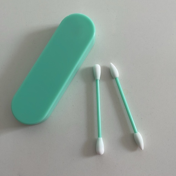 Aria Beauty Reusable Makeup Swabs with Case - Picture 10 of 15